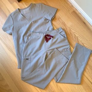 FIGS set top small bottom medium gray